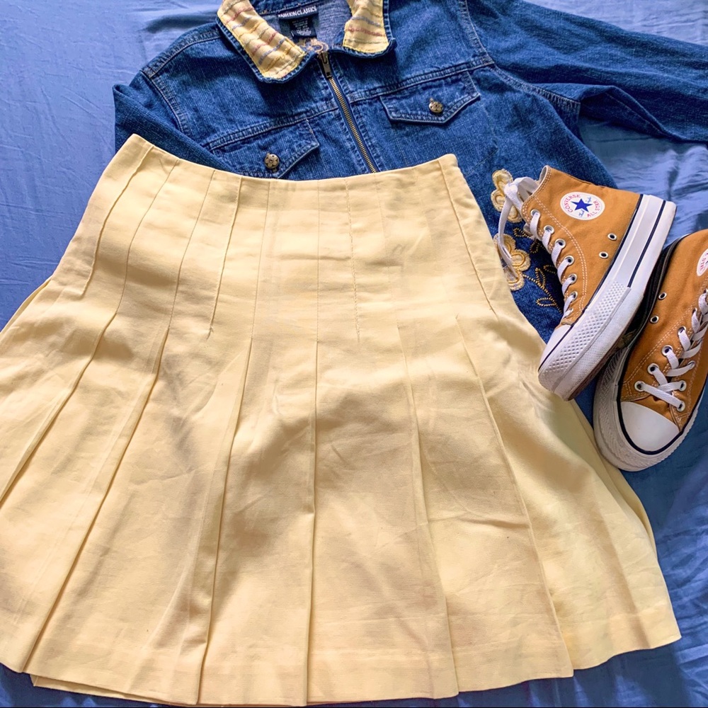 Pastel yellow pleated mini skirt